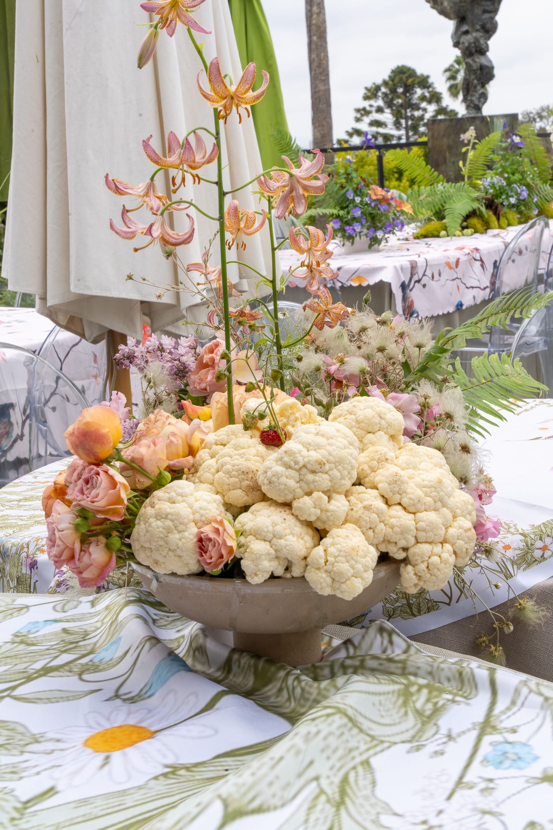 Peach floral table installation, event 2025