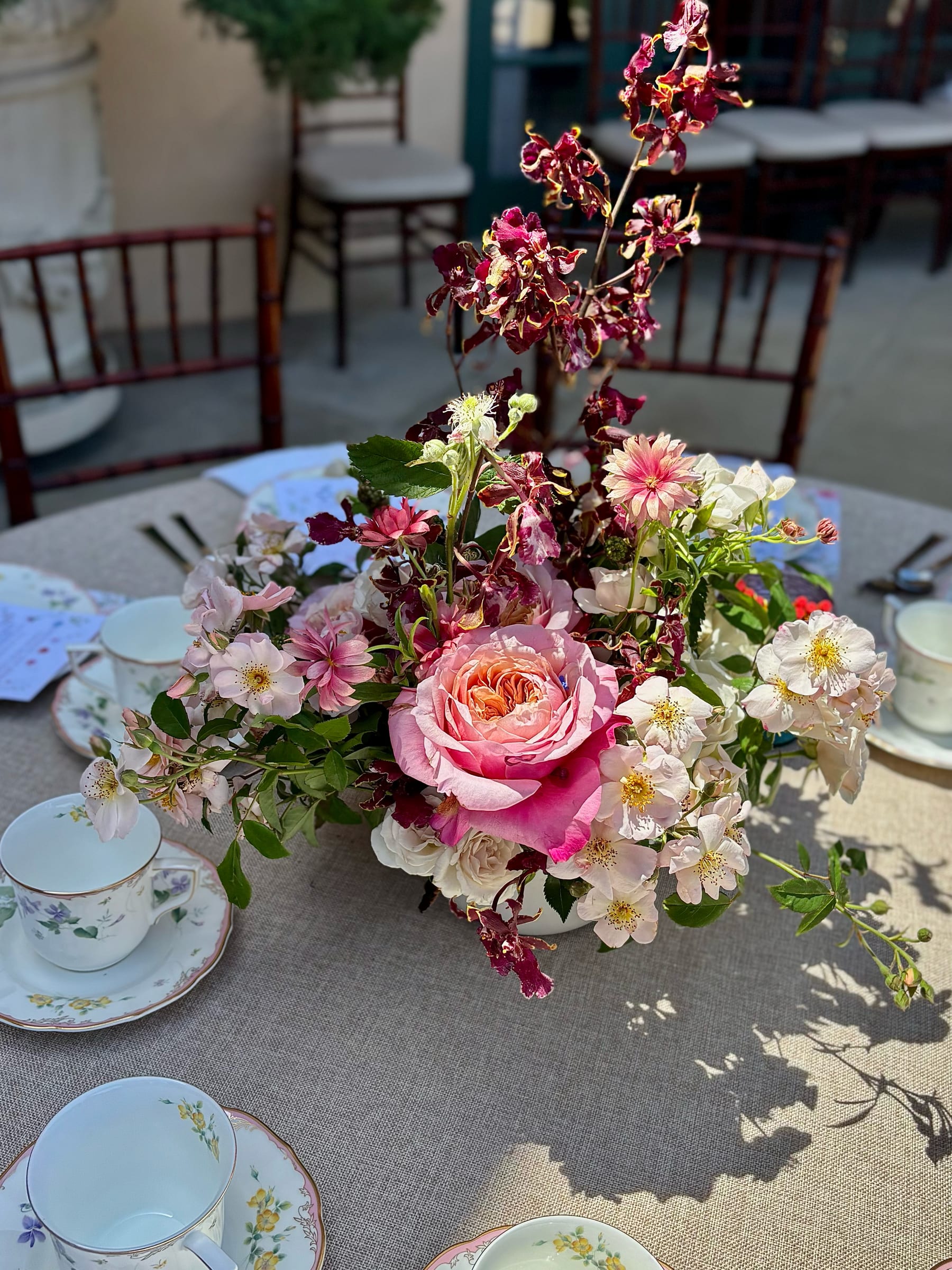 Pink table centrepiece, wedding 2025